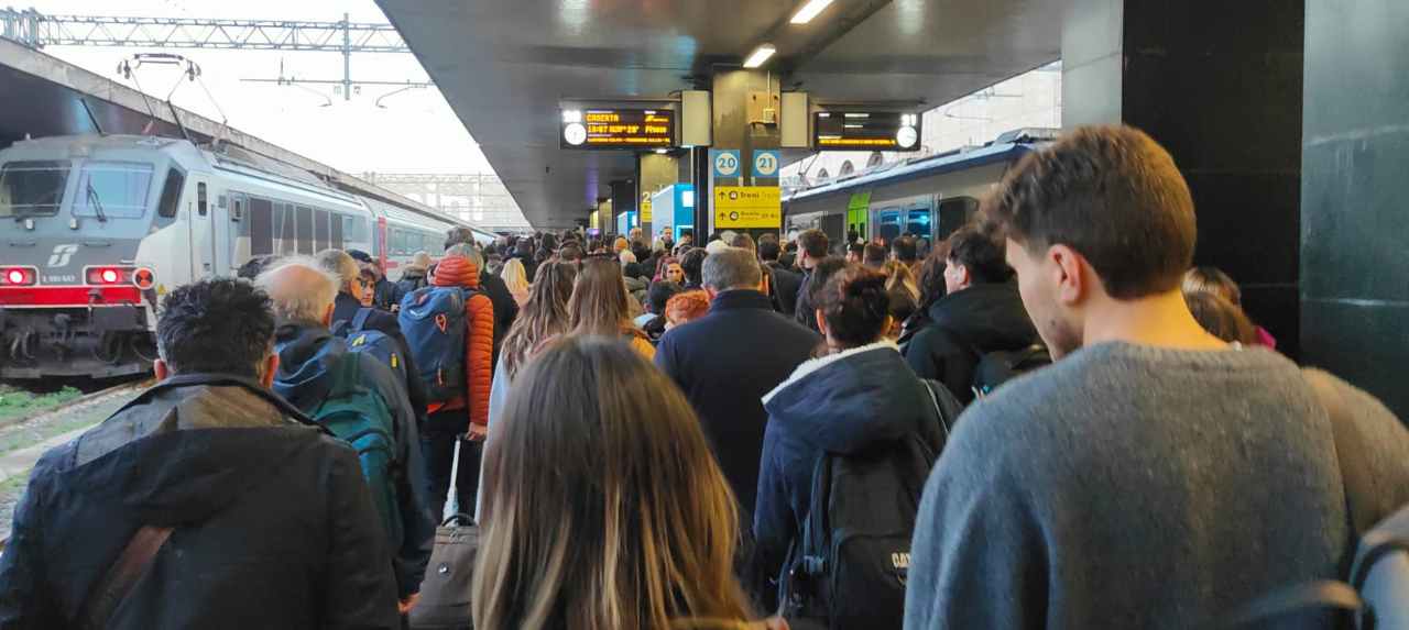 Pendolari alla stazione Termini di Roma