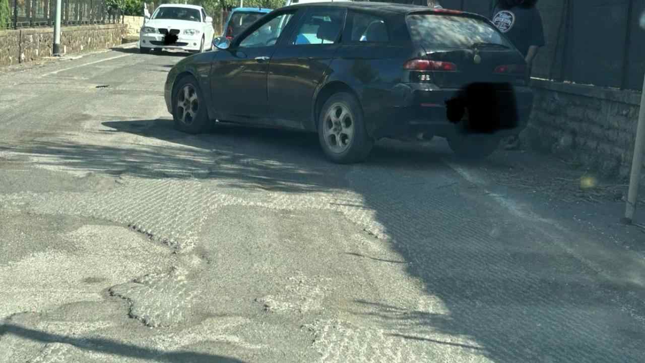 Strada con buche, Via Ara di Stanga, Velletri