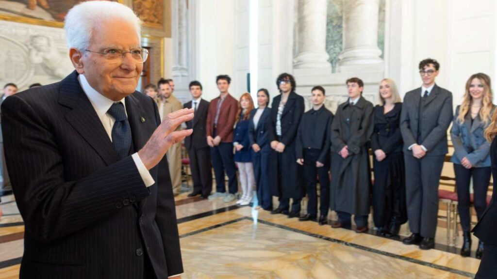 Il Presidente Sergio Mattarella con i partecipanti a Sanremo 2026