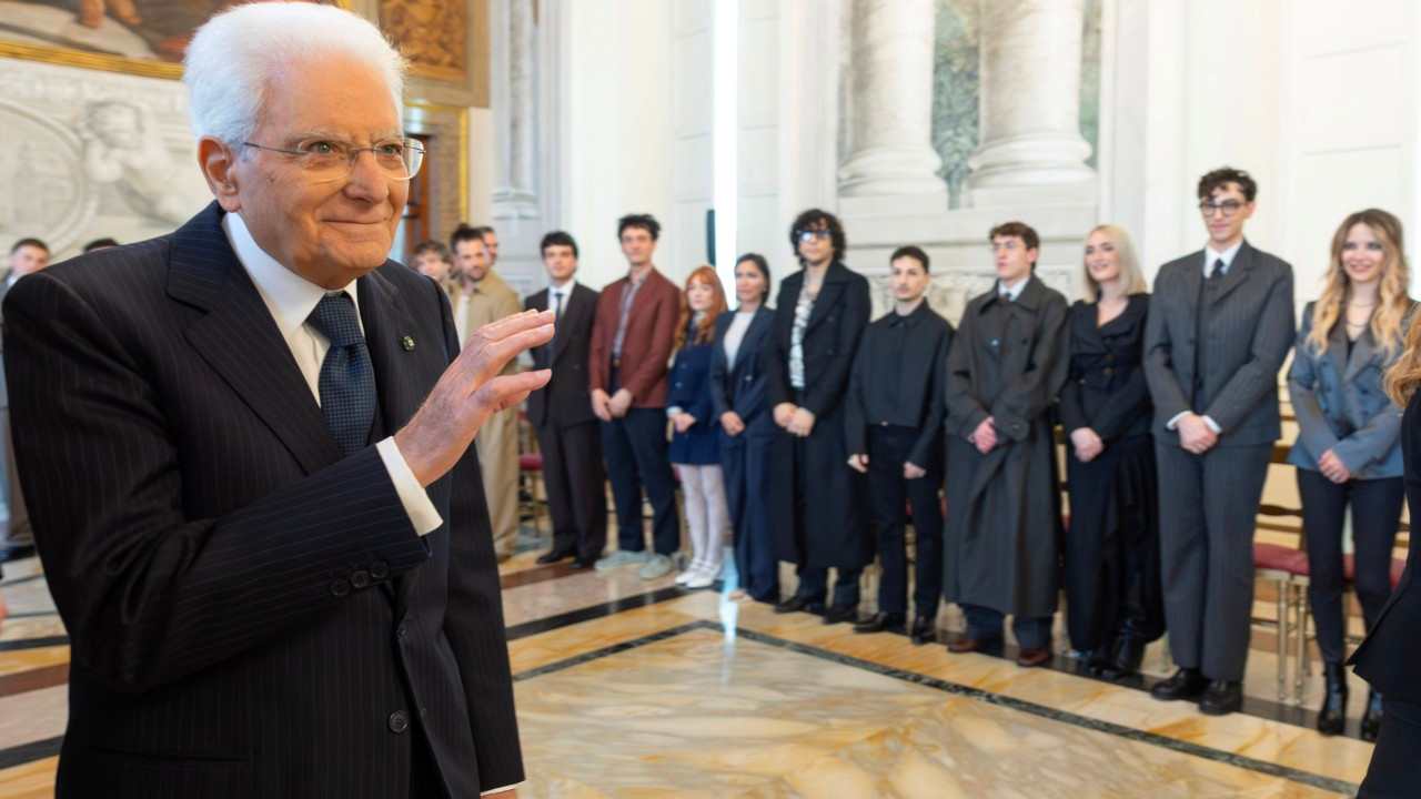 Il Presidente Sergio Mattarella con i partecipanti a Sanremo 2026