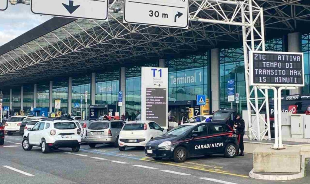 Aeroporto di Fiumicino, controlli dei Carabinieri