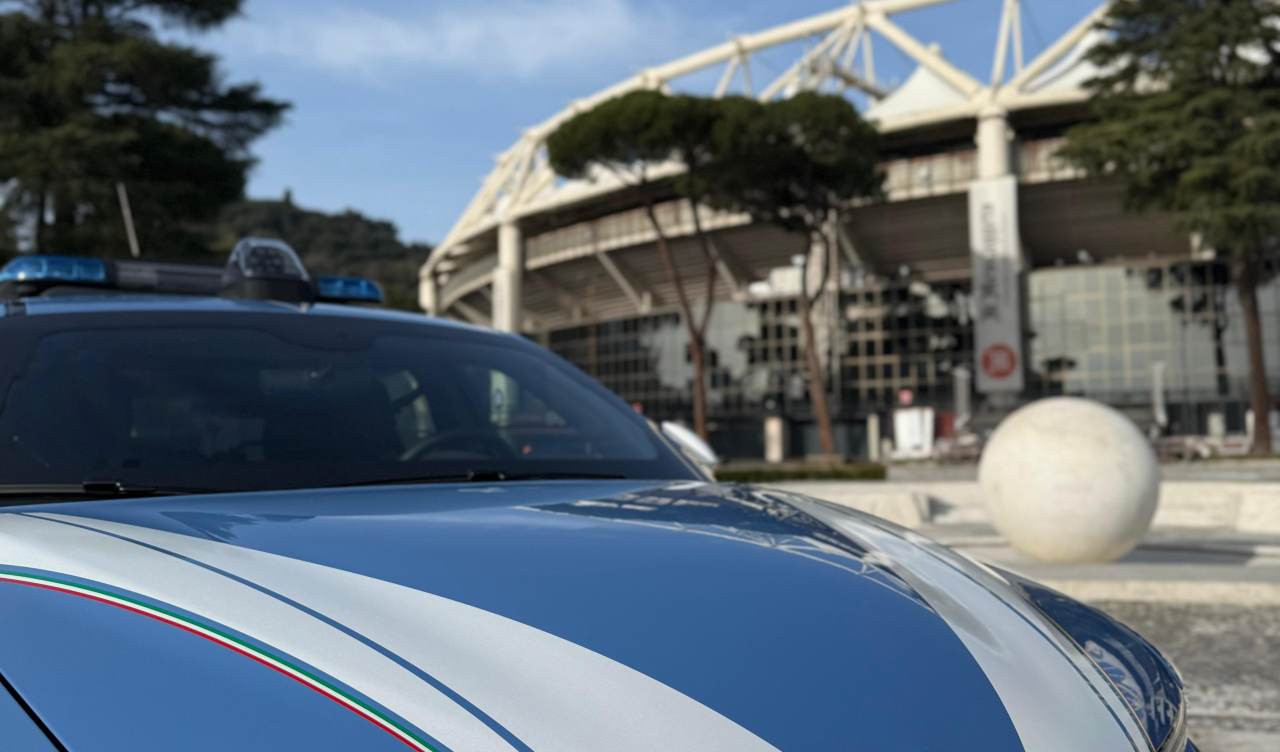 Stadio Olimpico e volante Polizia di Stato