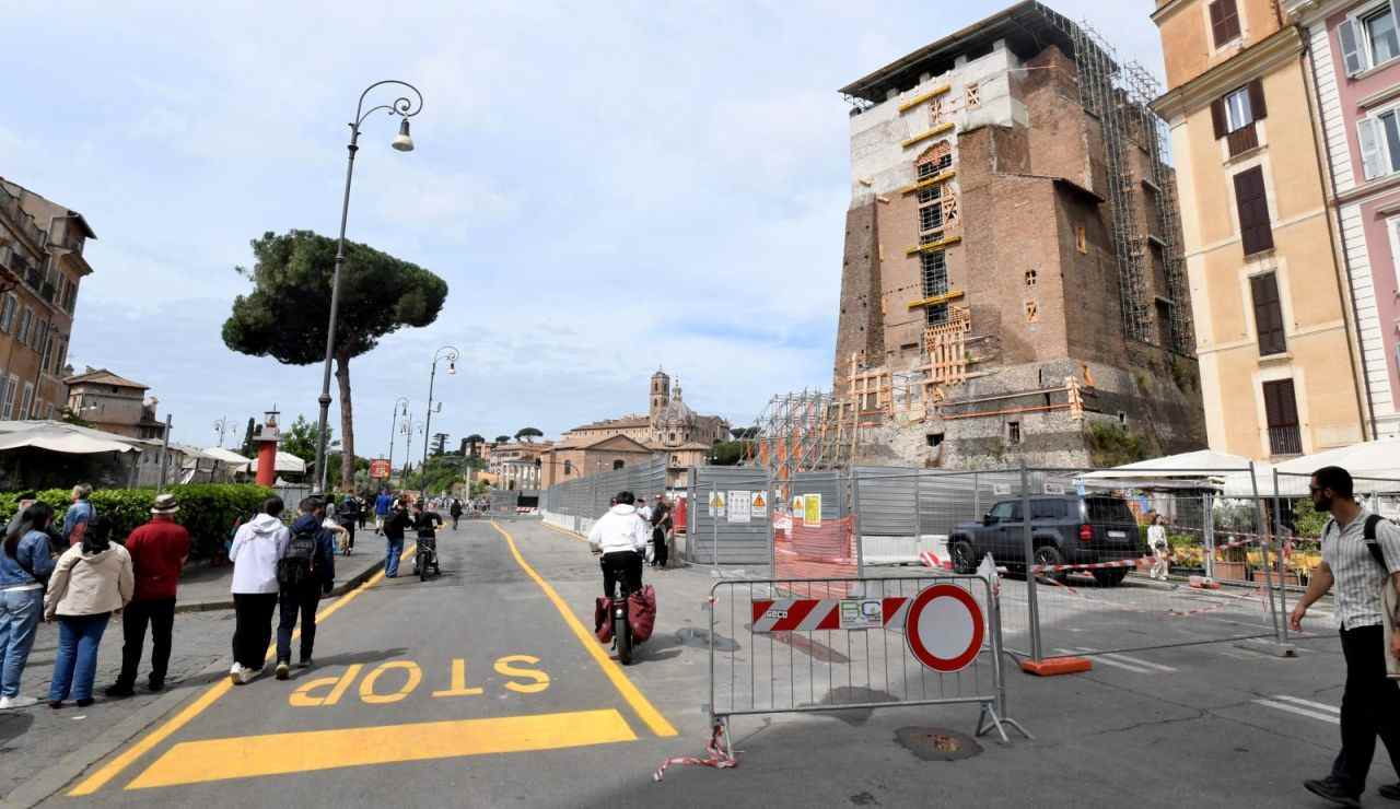 Roma, Largo Ricci, Torre dei Conti