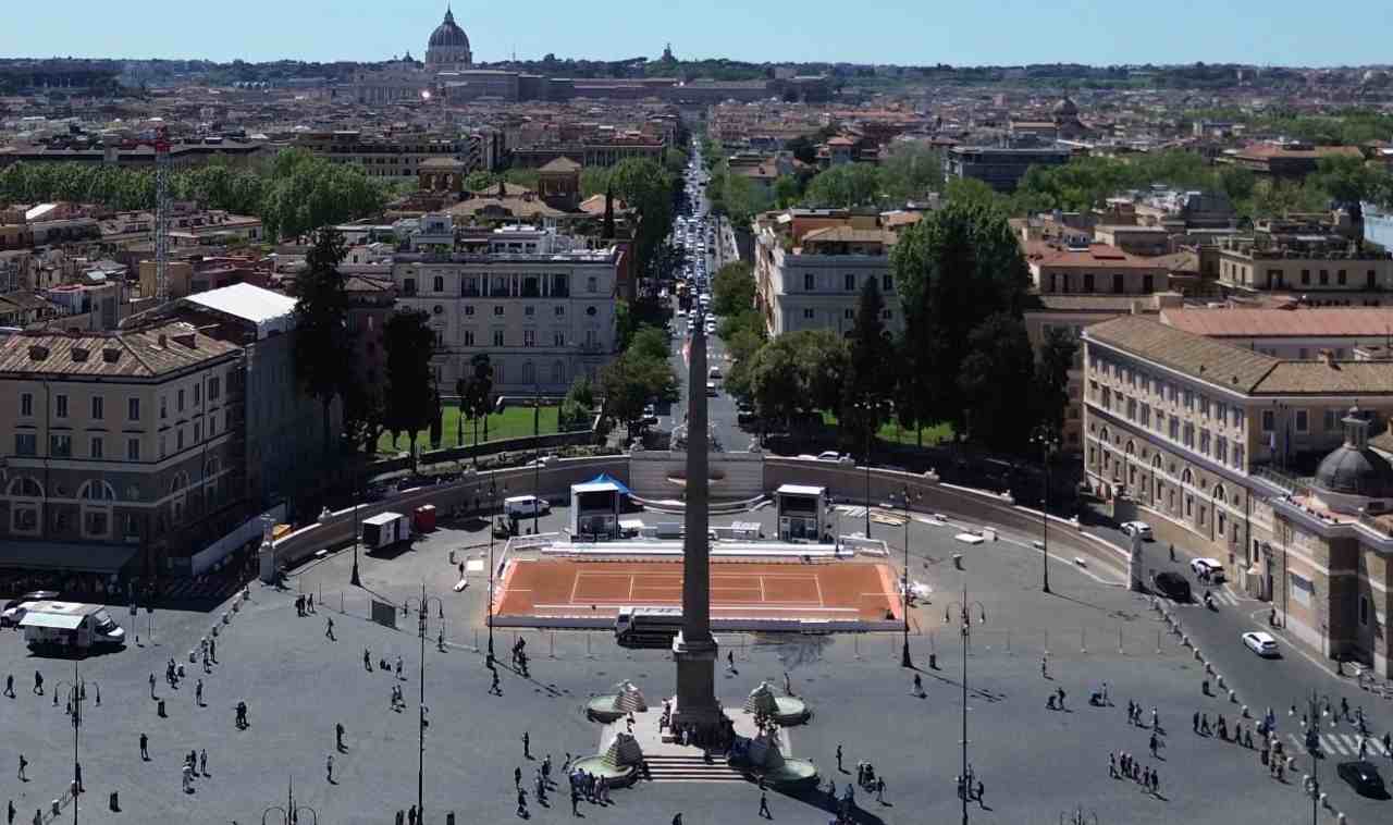 Internazionali d'Italia, campo da tennis a Piazza del Popolo