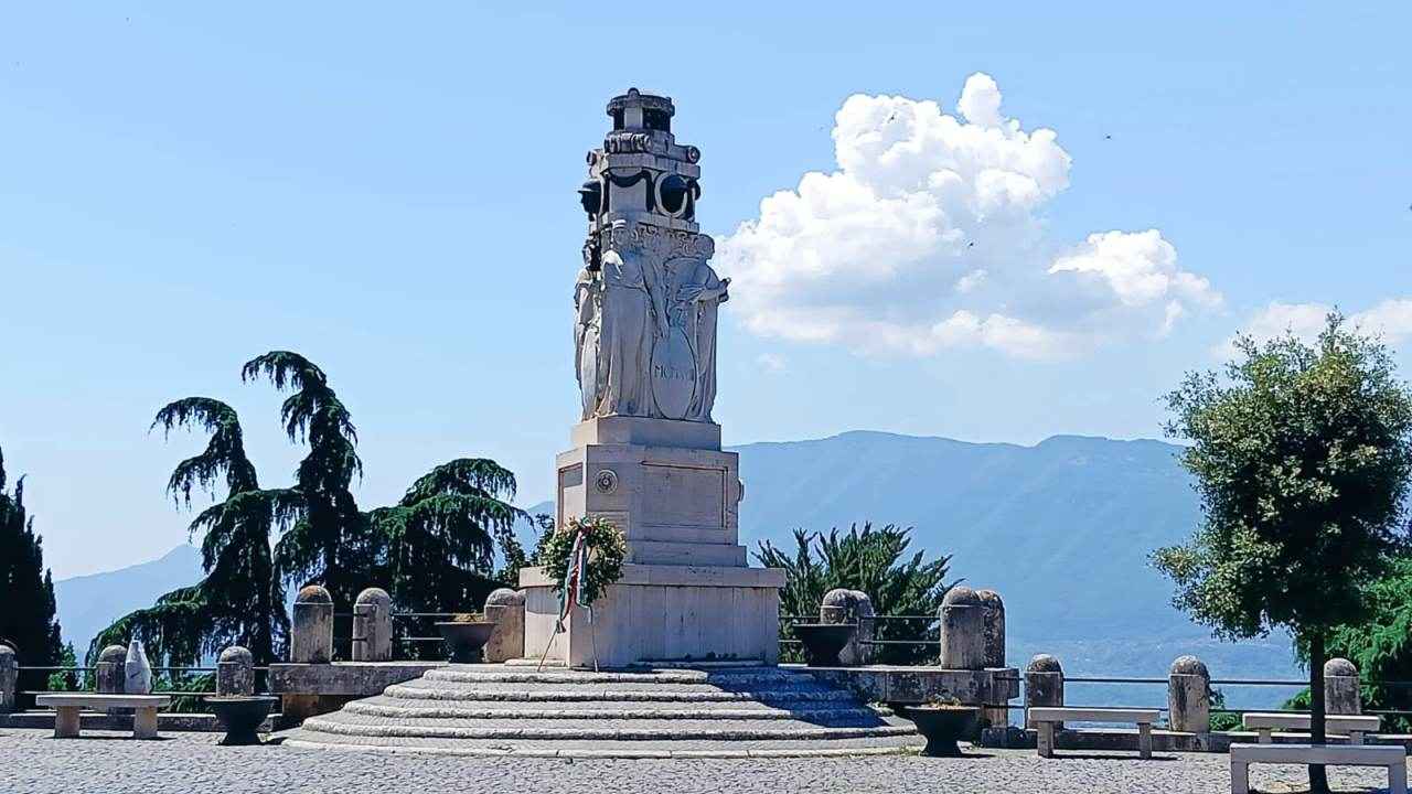 Piazza Cavour Anagni, monumento ai caduti