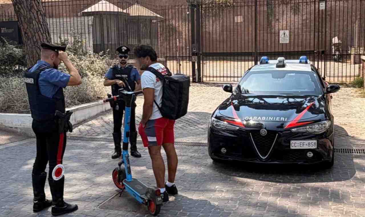 Roma. Carabinieri, controlli ai monopattini