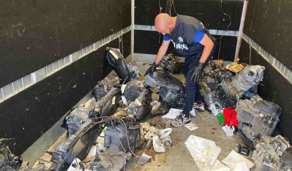 Carabinieri, materiale sequestrato