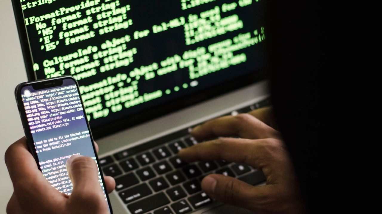 Hacker, pirata informatico, pexels sora shimazaki