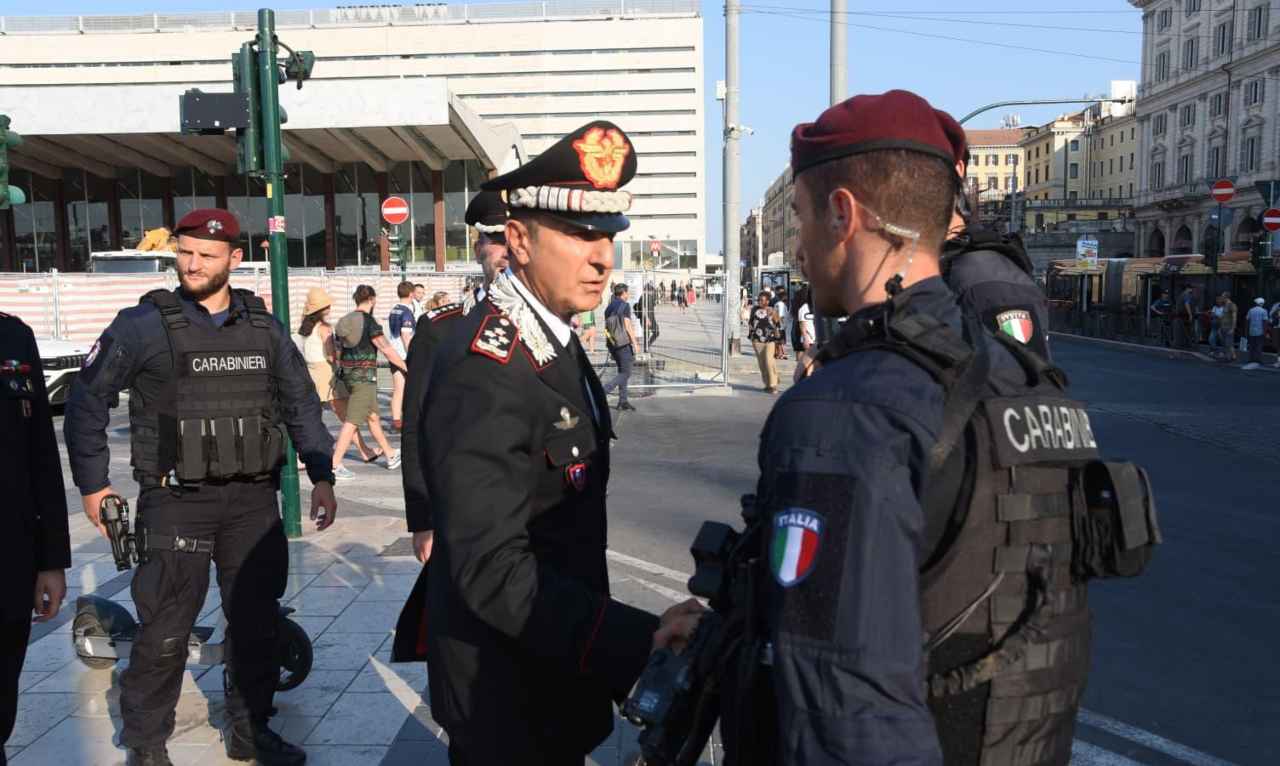Controlli dei Carabinieri a Termini