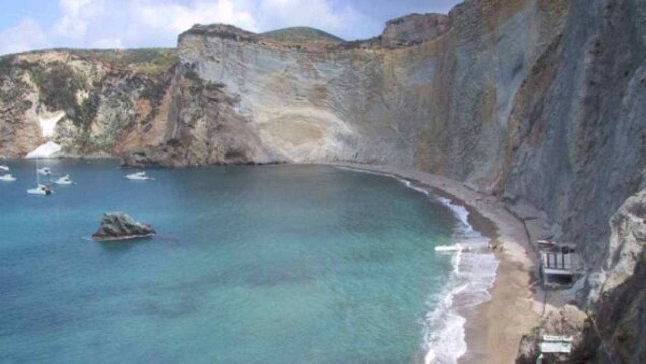 Ponza, spiaggia Chiaia di Luna