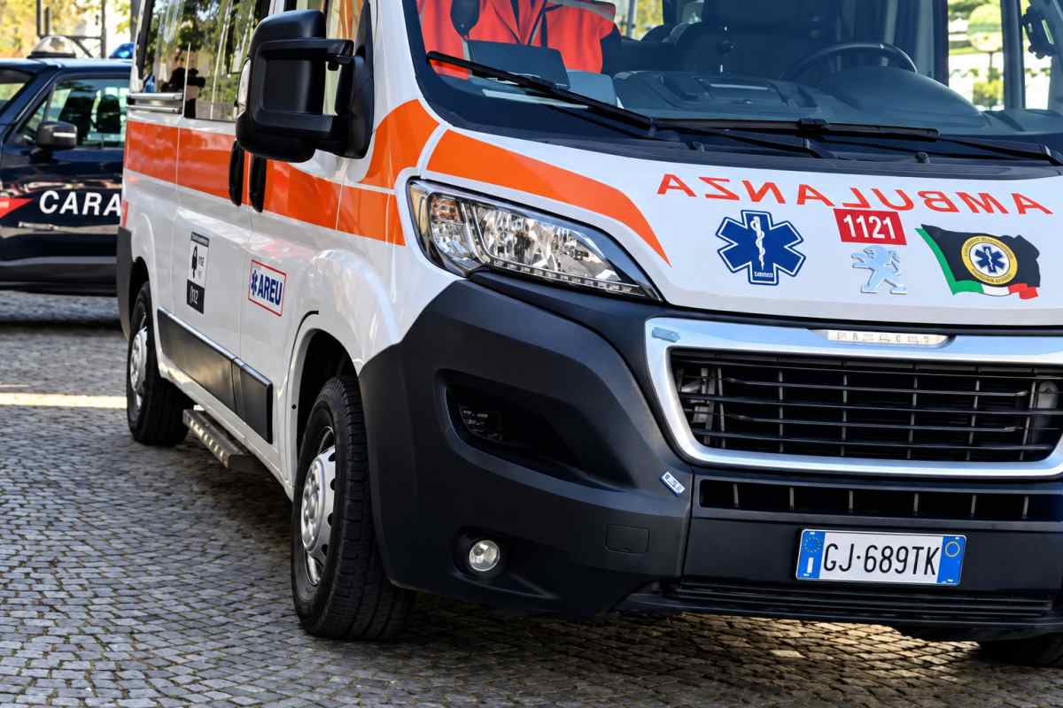 Ambulanza e carabinieri