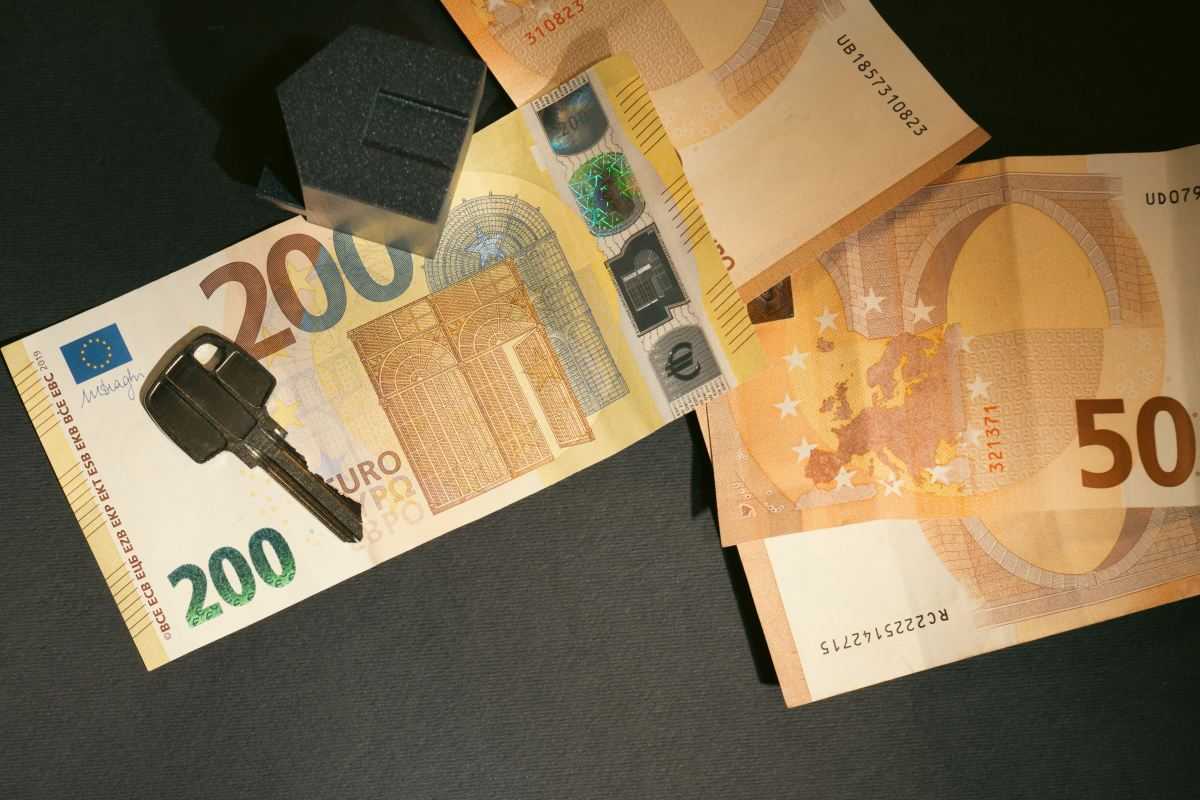 Euro, denaro, pexels jakubzerdzicki