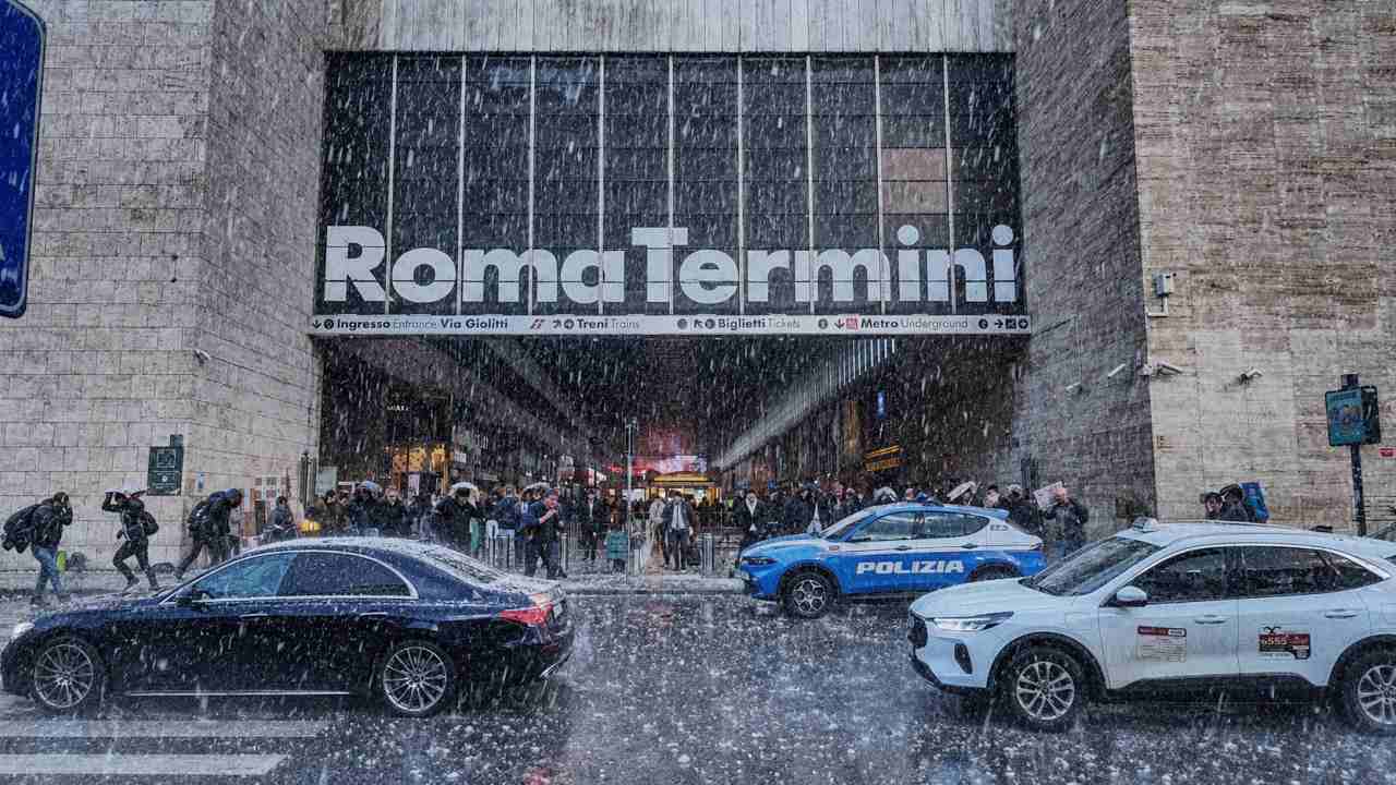 Maltempo, grandinata alla Stazione Termini di Roma