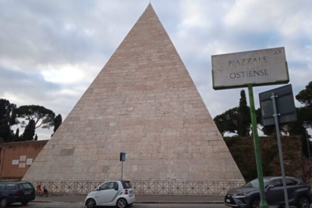 Piramide Cestia