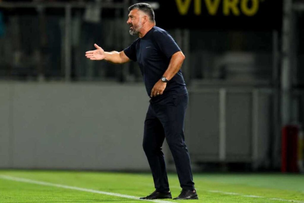 Rino Gattuso in piedi, foto Pasquazi