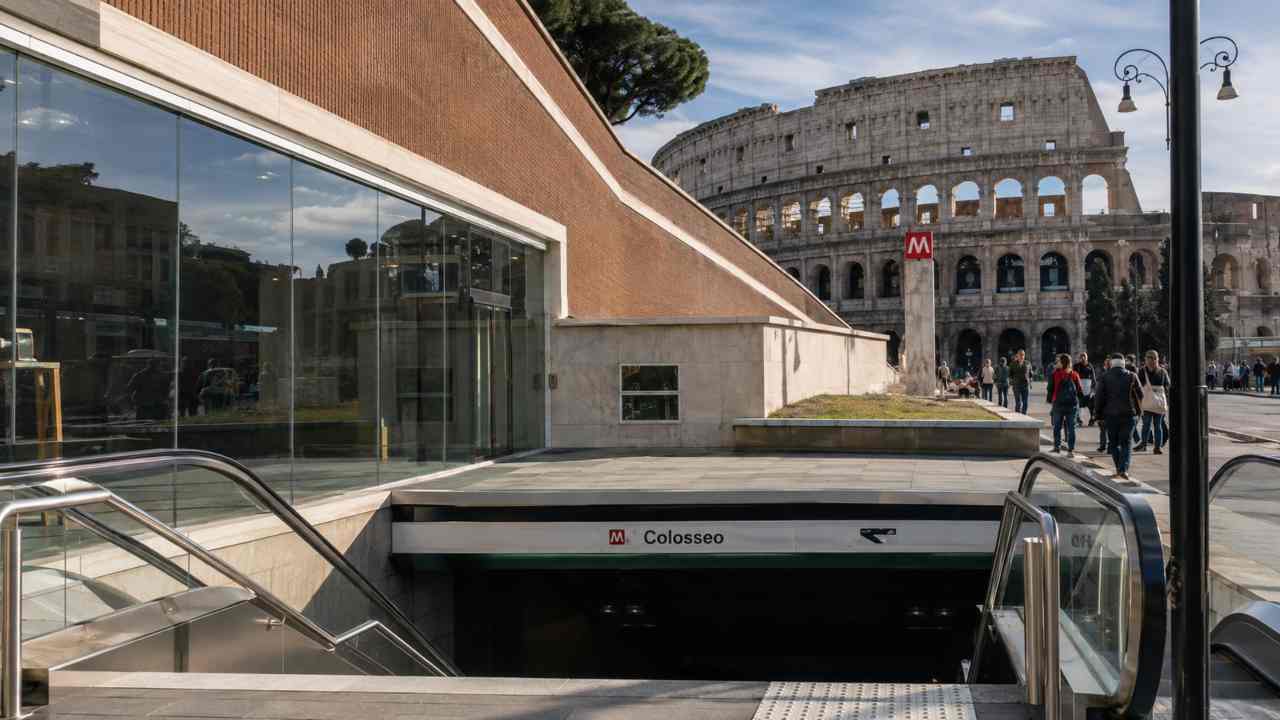 Stazione Metro Colosseo - Fori Imperiali